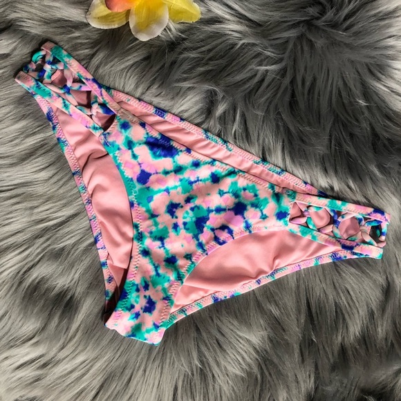 Shade & shore macrame cage side bikini bottoms. Size XS - Picture 1 of 6